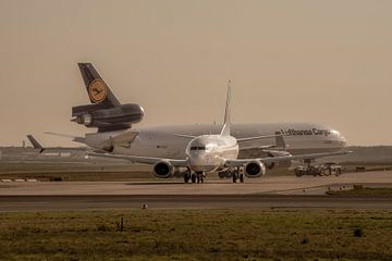 Vergane glorie: Lufthansa Boeing 737 en MD-11.