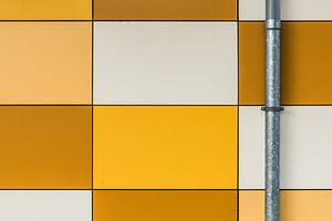 Gitter mit Abflussrohr