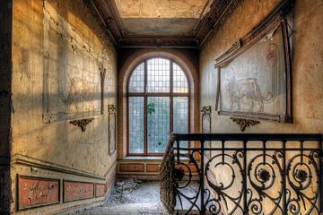 Urbex trappenhuis in kasteel by Henny Reumerman