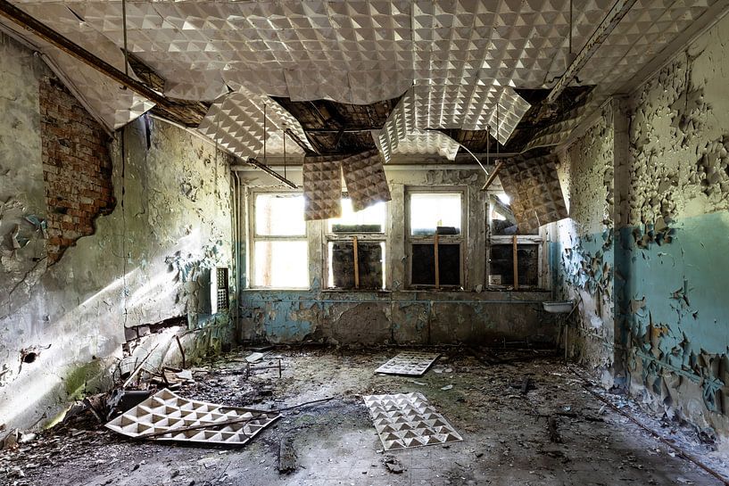 Alter Raum in schlechtem Zustand - Lost Place Alter Flugplatz Rangsdorf von Frank Herrmann