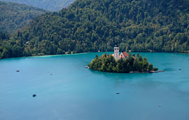 Die Kirche auf der Insel von Lake Bled in Slowenien von Lensw0rld