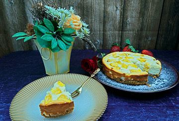 Freshly baked pineapple cheesecake by Babetts Bildergalerie
