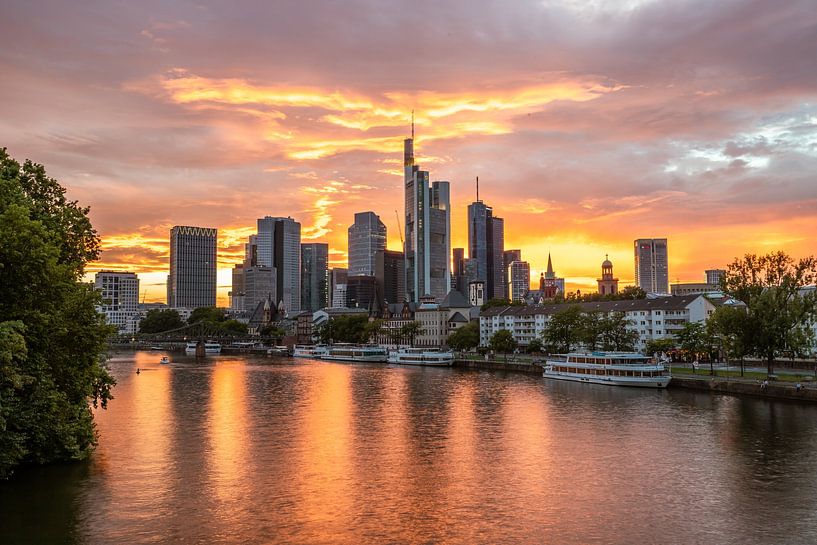 Zonsondergang Frankfurt am Main van Fotos by Jan Wehnert
