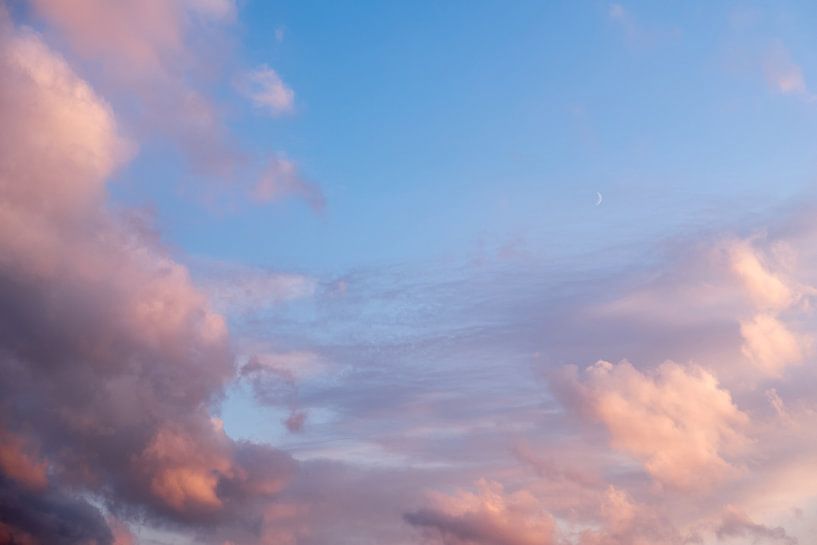 Wolke mit dem Mond von Robert de Jong