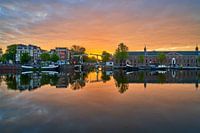 Blick auf die Walter-Süskind-Brücke & Eremitage-Museum in Amsterd