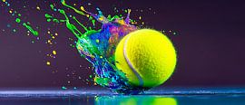 Spritzende Farben mit Tennisballaktion von Poster Art Shop