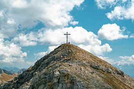 Blick von den Geierköpfen auf Tirol und die Tiroler Alpen von Leo Schindzielorz