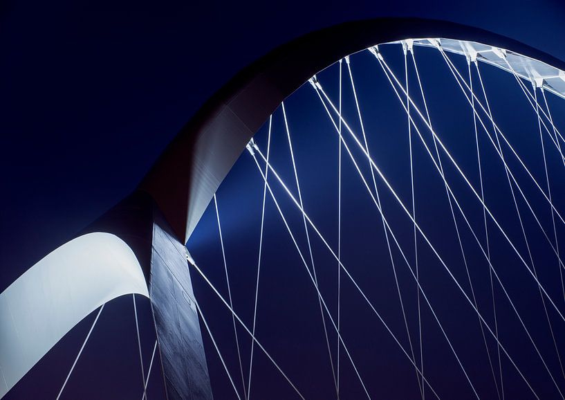 Crossing blue by Maerten Prins