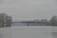 een brug slaan tussen 2 kanten