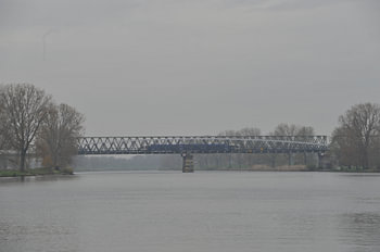 eine Brücke zwischen 2 Seiten bauen