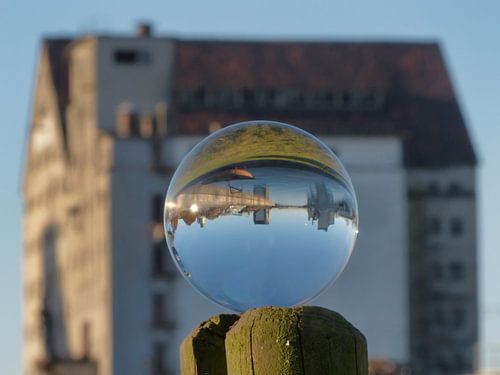 De haven van Brunswick met vroegere graanschuur