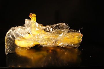 bananen met plastic verpakking - deel 4 van 4 van Marion Hesseling
