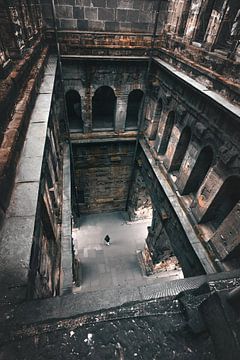 Binnenkant van de Porta Nigra | architectuur | Trier | Duitsland van Laura Dijkslag
