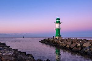 Mole an der Küste der Ostsee in Warnemünde