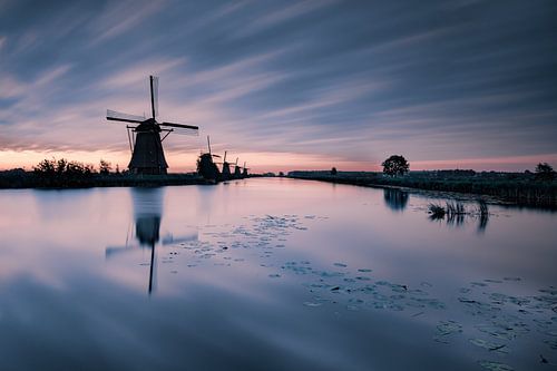 Moulins à vent au lever du soleil