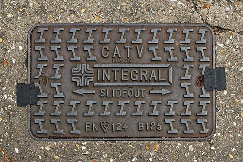 Cast iron manhole cover