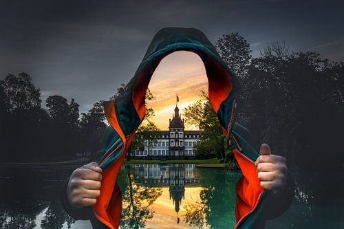 Man met open jasje. In plaats van het lichaam zie je het kasteel Philipsruhe in Hanau en de weerspie
