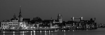Dordrecht le soir - Groothoofd et la Grote Kerk en noir et blanc