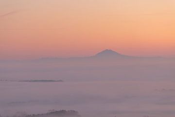Hohenstaufen above the foggy Alb foreland.