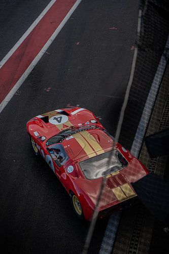 Ford GT 40 leaving the pit lane