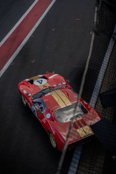 Ford GT 40 leaving the pit lane van The Wandering Piston