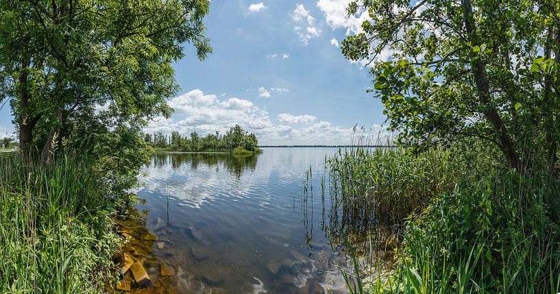 Wijde Blik, Panorama van een meer in Kortenhoef, Wijdemeren, Nederland van Martin Stevens