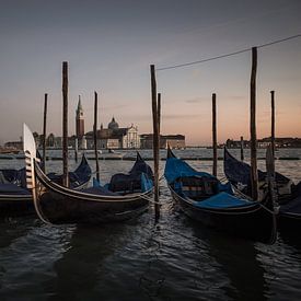 Venetiaanse gondels in het avondlicht van Jürgen Schmittdiel Photography