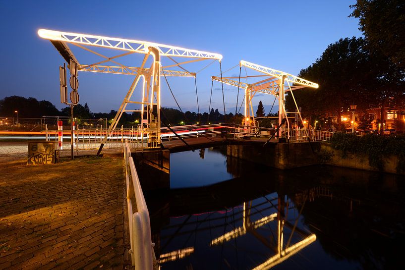 Abel Tasmanbrug over de Leidse Rijn in Utrecht van Donker Utrecht