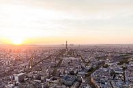 Paris avec la Tour Eiffel au coucher du soleil par Werner Dieterich Aperçu
