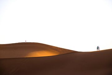 Dunes lumineuses du désert, Erg Chegaga, Maroc sur The Book of Wandering