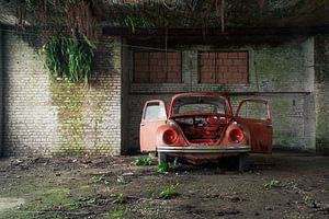 Volkswagen Kever bij de garage van Tim Vlielander