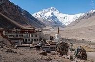 Rongbuk klooster bij de Mount Everest van Adri Vollenhouw thumbnail