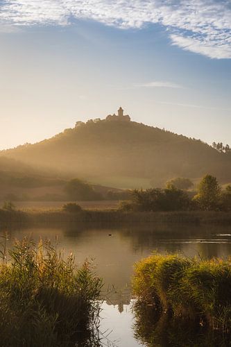 Kasteel Wachsenburg in het herfstige ochtendlicht