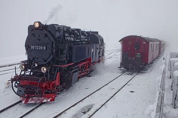 Die Brockenbahn beim Rangieren am Bahnhof Brocken