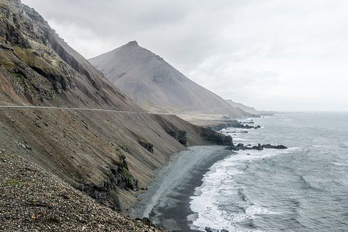 Kust van IJsland met oneindig uitzicht