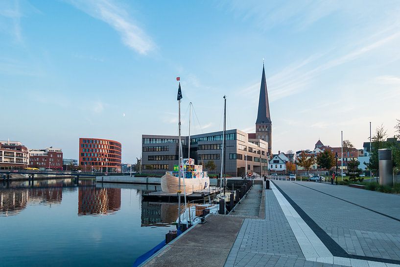 Blick auf die Petrikirche in Rostock von Rico Ködder