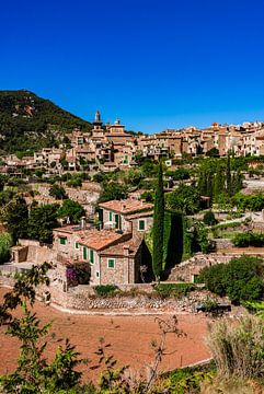 Dorpsgezicht van Valldemossa op Mallorca, Spanje Balearen van Alex Winter