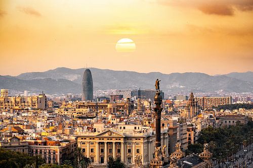 Die untergehende Sonne in Barcelona