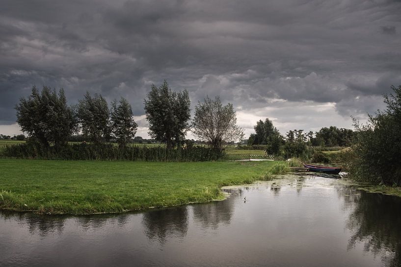 Dreigende wolkendeken by Jos Reimering