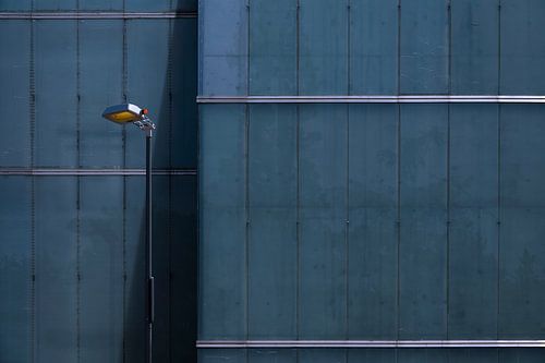Photographie d'architecture d'une façade avec éclairage public à Vitoria-Gasteiz, Espagne