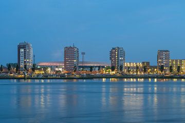 Het schitterende Feijenoord Stadion in Rotterdam tijdens het blauwe uurtje van MS Fotografie | Marc van der Stelt