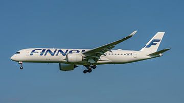 Finnair Airbus A350-900 passagiersvliegtuig. van Jaap van den Berg