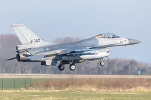 Royal Air Force F-16 Fighting Falcon (J-632).