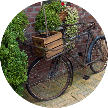 oude fiets met houten kist van ChrisWillemsen