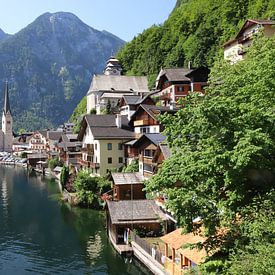 Ce village pittoresque est situé entre le lac Halstättersee et les montagnes Dachstein. sur Ton Tolboom