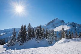 belle station de ski Garmisch, Kreuzeck. vue sur le mont alpspitze sur SusaZoom