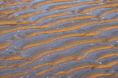 Zandstructuren aan zee