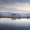 Der See Santa Luce an einem nebligen Morgen. Toskana von Stefano Orazzini