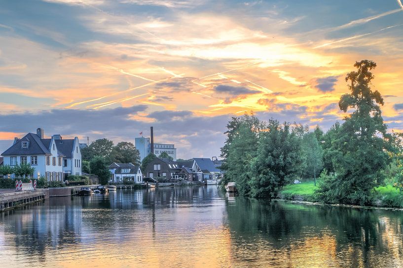 Maarssen gouden lucht boven de Vecht van Jaap Oosterhoff