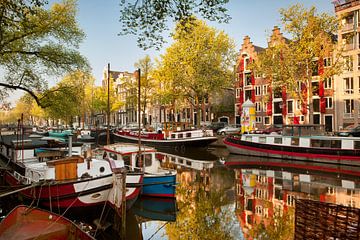 Hausboote in der Keizersgracht in Amsterdam von Frans Lemmens